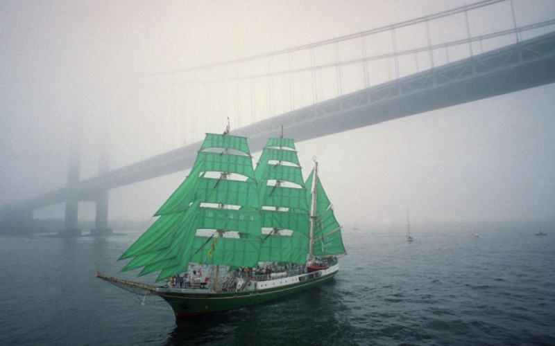 The German sailing ship Alexander von Humboldt, passes the George Washington Bridge on the Hudson River on July 4, 1992, as a part of the celebration of the 500th anniversary of Columbus's voyage to America. (Mark Lennihan/AP)